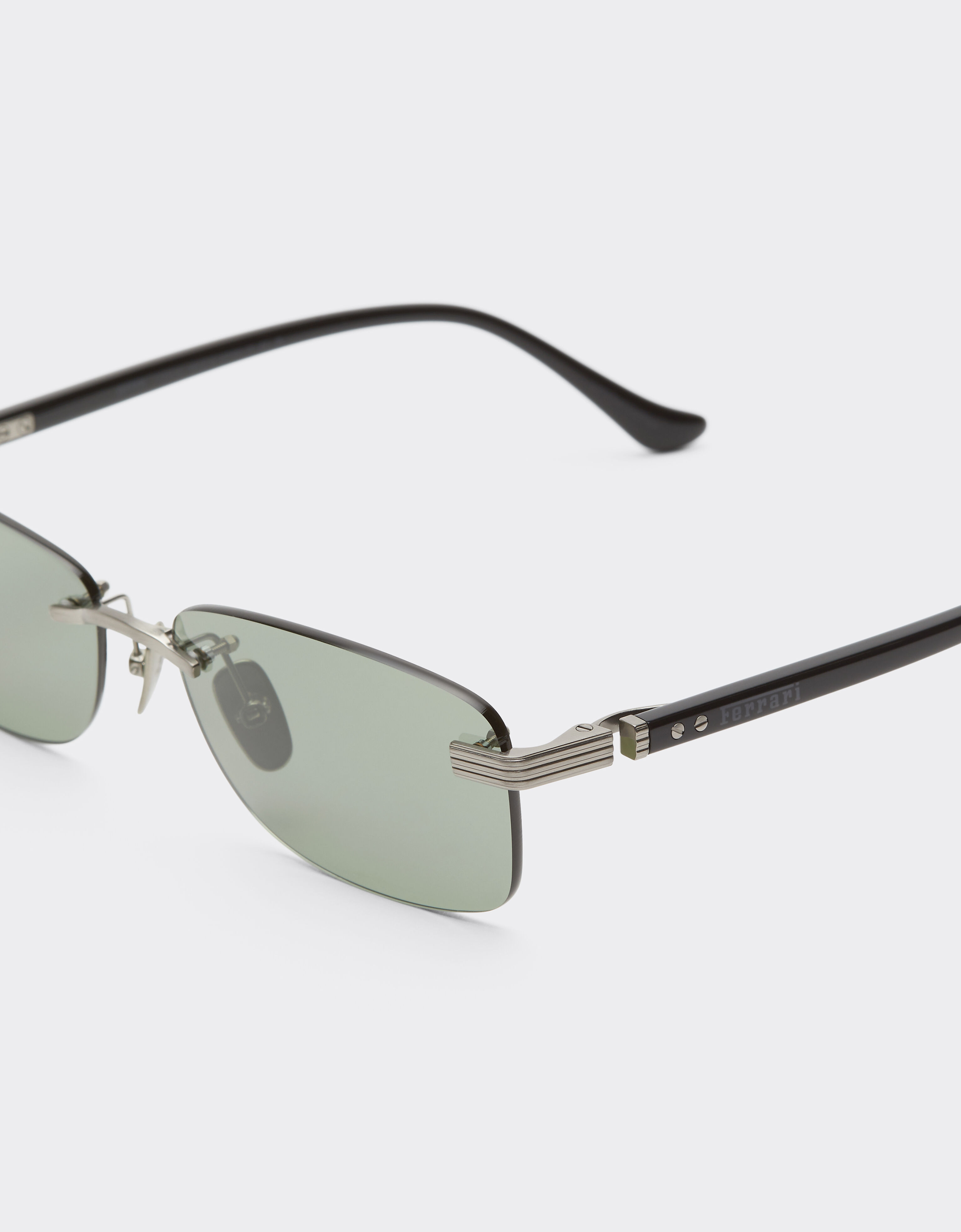 Ferrari Ferrari sunglasses in  brushed silver titanium and acetate with green lenses Silver LA0L7f