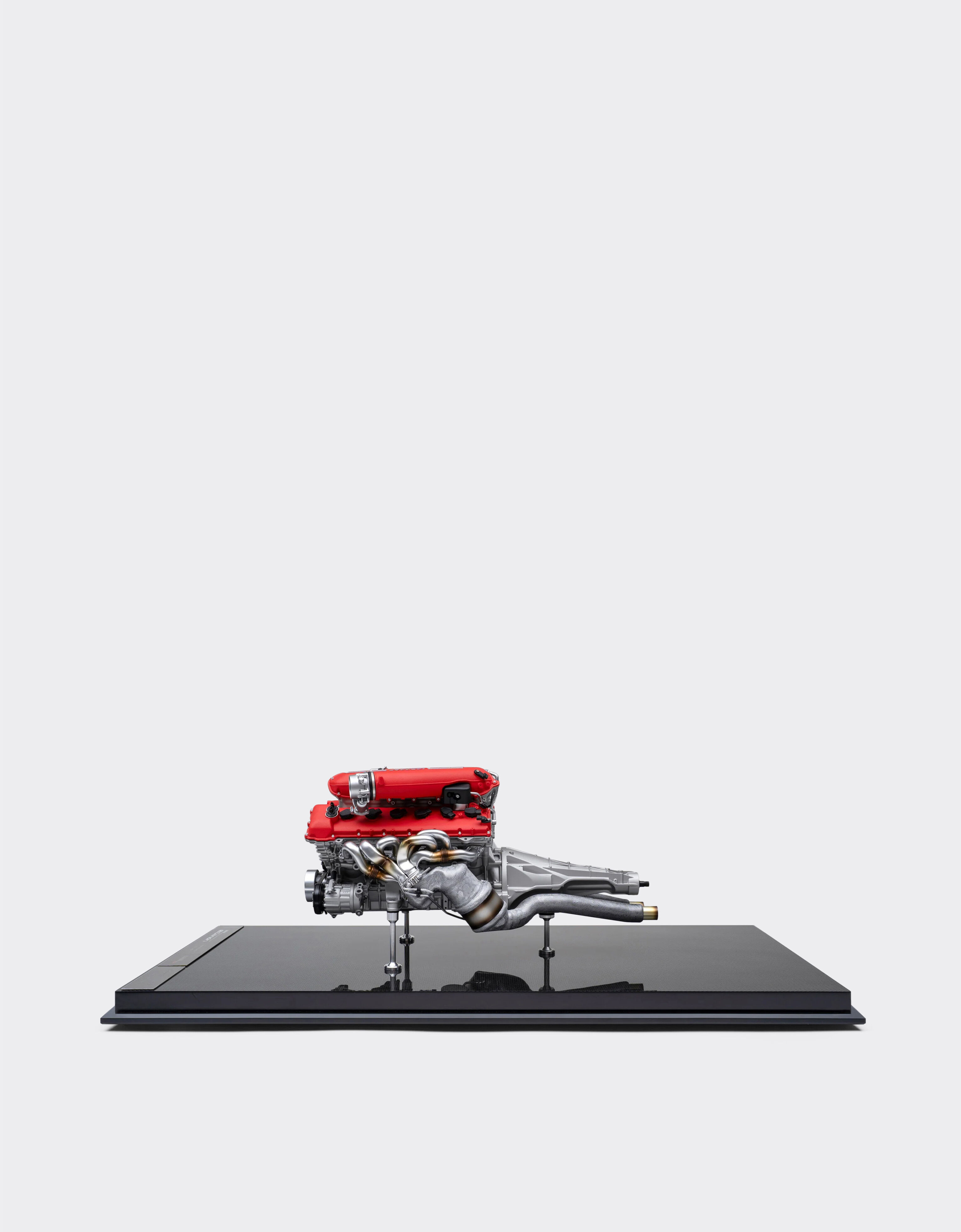 Ferrari Ferrari 12-cylinder engine and gearbox model in 1:4 scale Silver LA0I1f