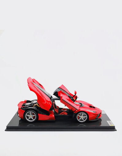 Ferrari Miniatura LaFerrari a escala 1:8 Rojo L2993f