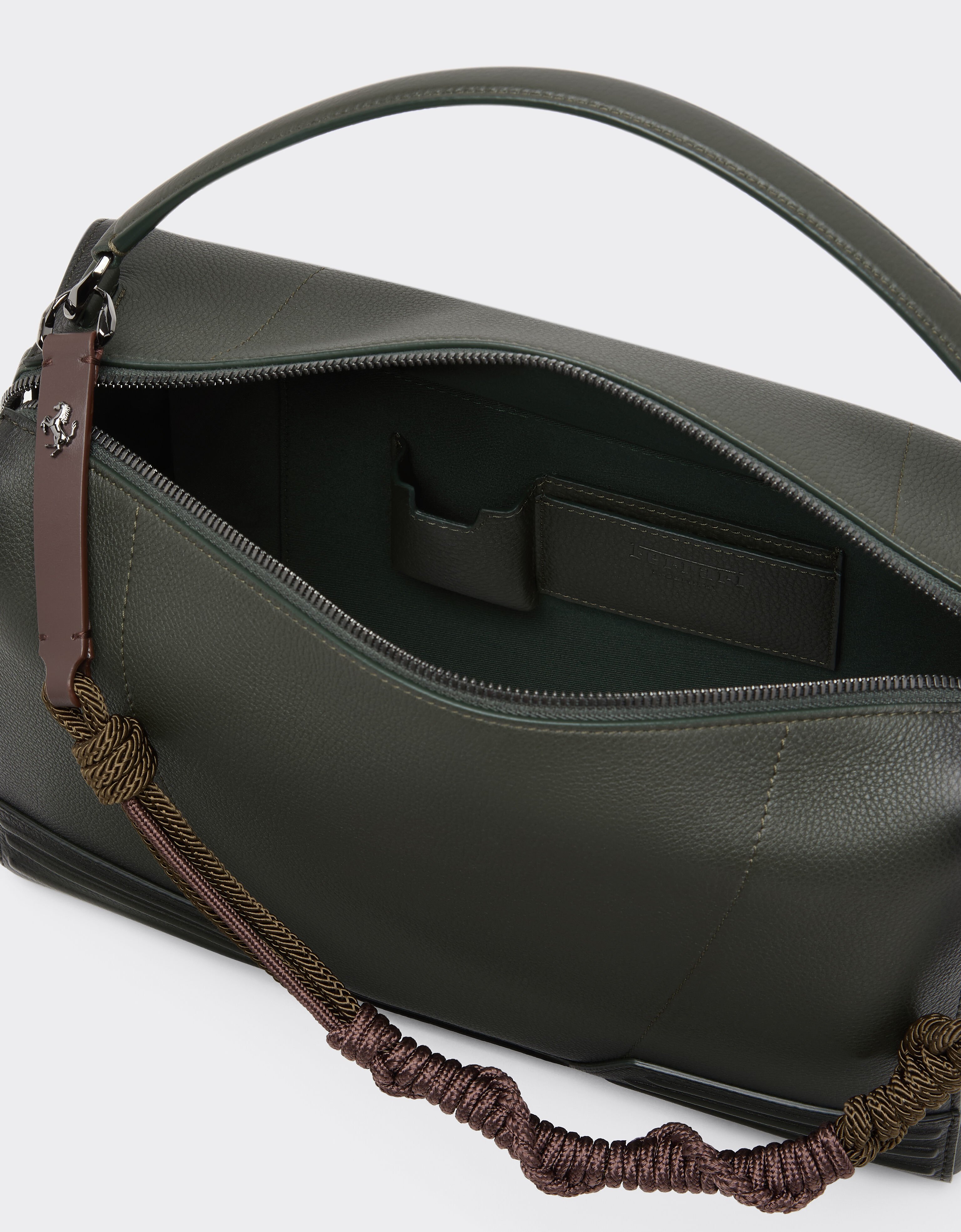 Ferrari Bolso de hombro GT soft Reacondicionado por Ferrari en cuero matizado con scooby Verde militar 49879f