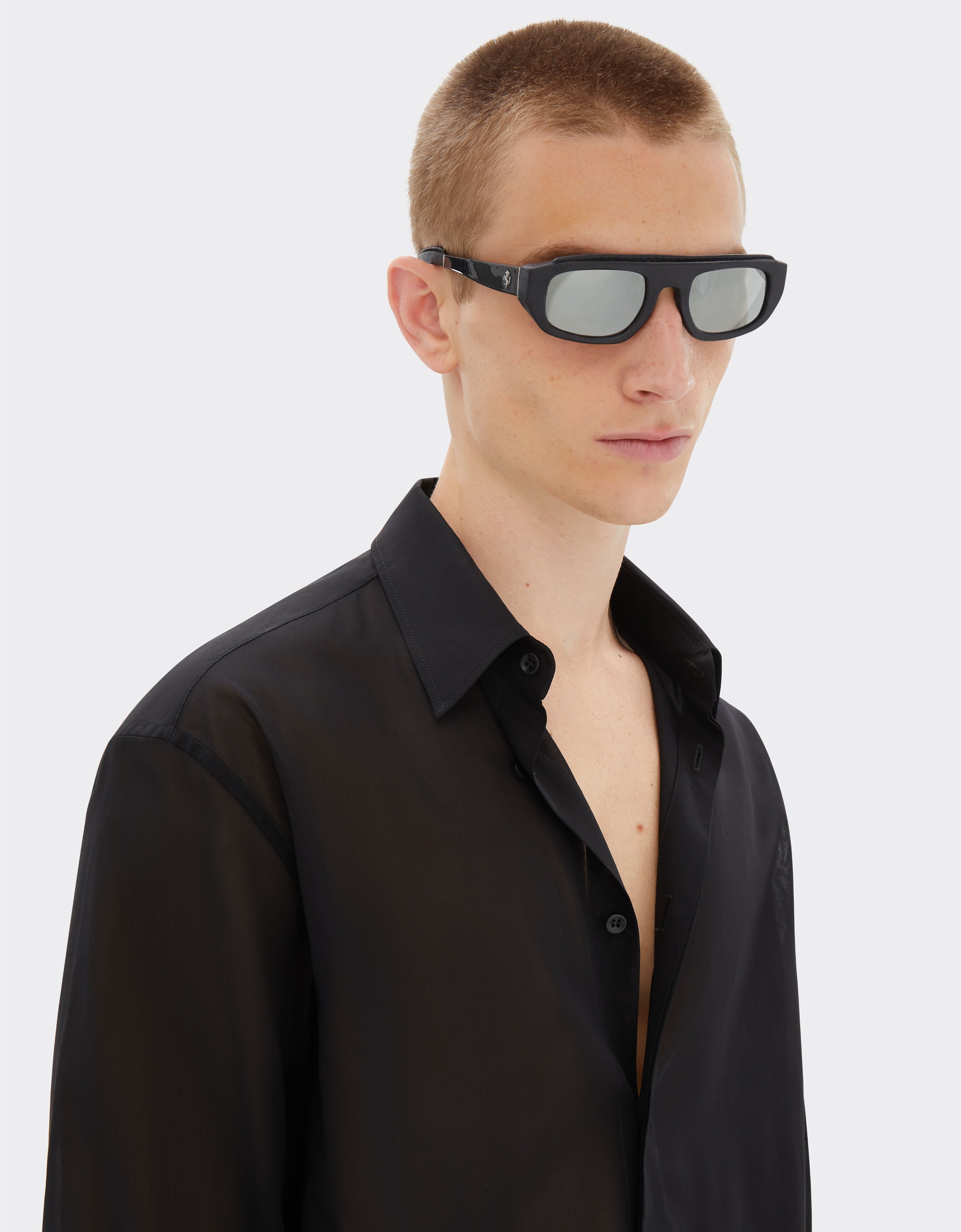Ferrari Lunettes de soleil Ferrari en acétate et cuir noir avec verres miroir argentés Noir F1543f