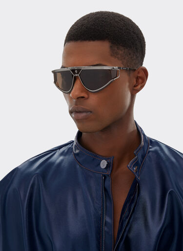 Ferrari Gafas de sol de metal satinado con montura marrón de Edición Limitada Ferrari Gris oscuro F1578f