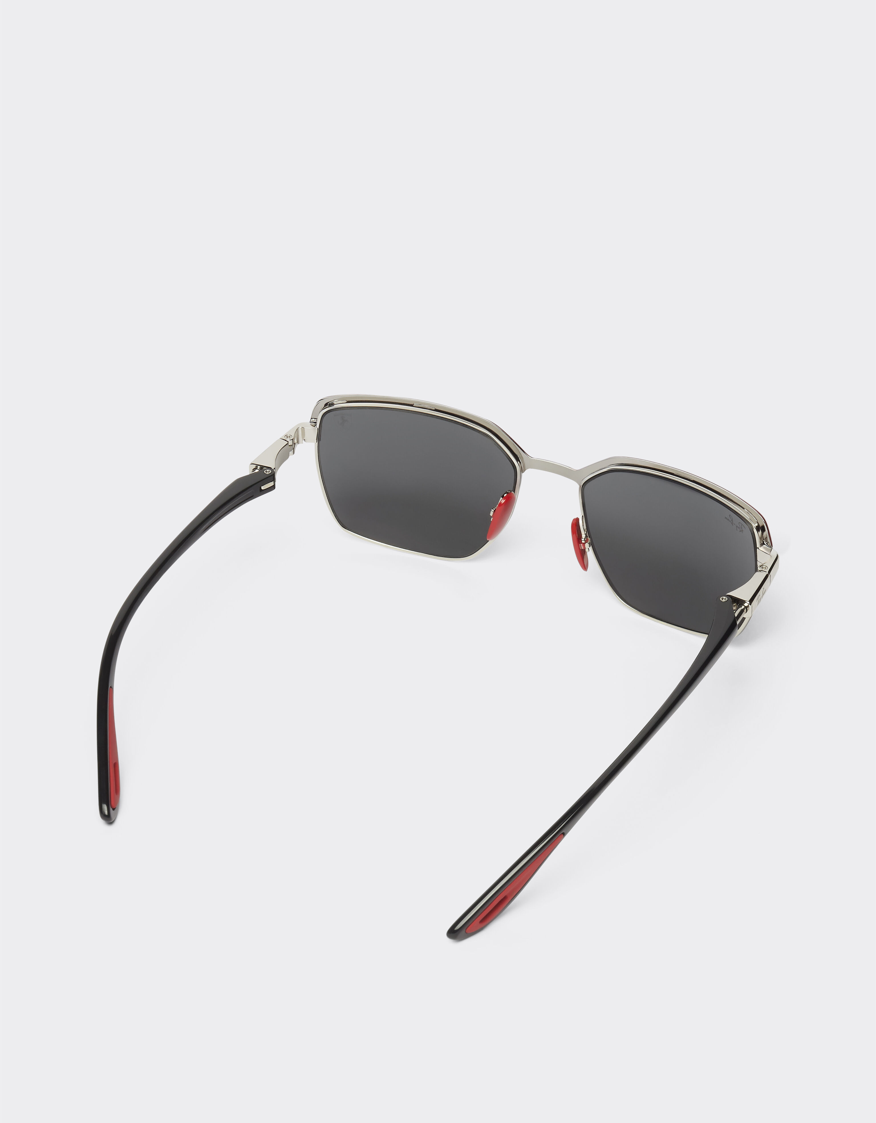 Ferrari Ray-Ban für Scuderia Ferrari Sonnenbrille 0RB3743M aus mattrotem und metallgrauem Metall mit grauen Gläsern Dunkelgrau F1302f