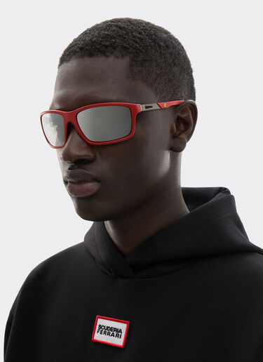 Ray-Ban for Scuderia Ferrari 0FZ6021 en material inyectado y metal rojo Ferrari mate con lentes grises espejadas Ferrari Ray-Ban for Scuderia Ferrari 0FZ6021 en material inyectado y metal rojo Ferrari mate con lentes grises espejadas Rosso LY0SG1418EXT0001f