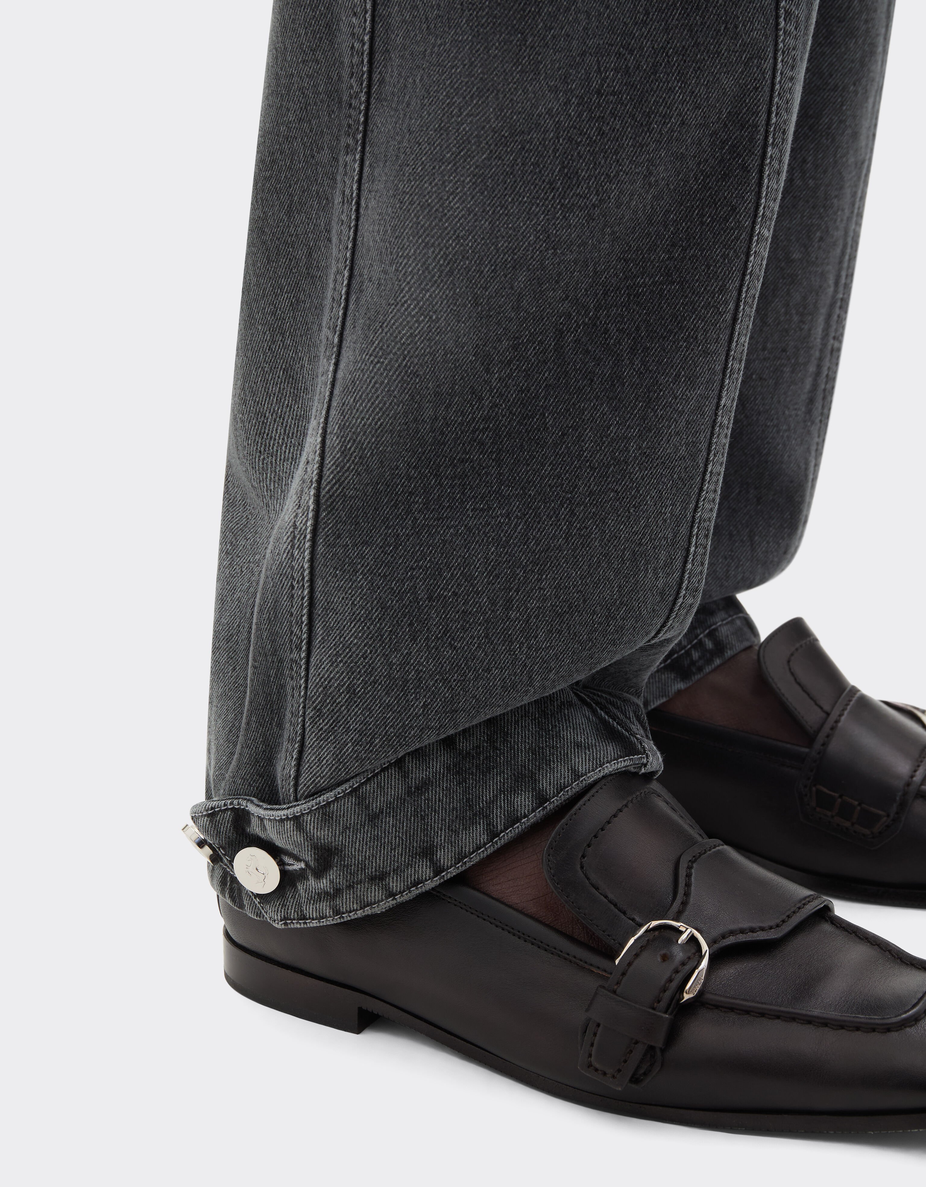 Hose aus dunkel marmoriertem Denim Ferrari Hose aus dunkel marmoriertem Denim Granite Gray 49944f