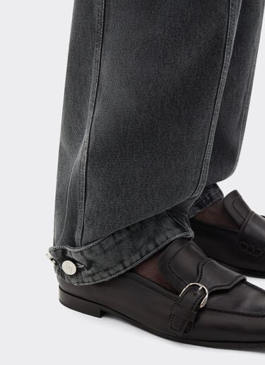 Hose aus dunkel marmoriertem Denim Ferrari Hose aus dunkel marmoriertem Denim Granite Gray 49944f