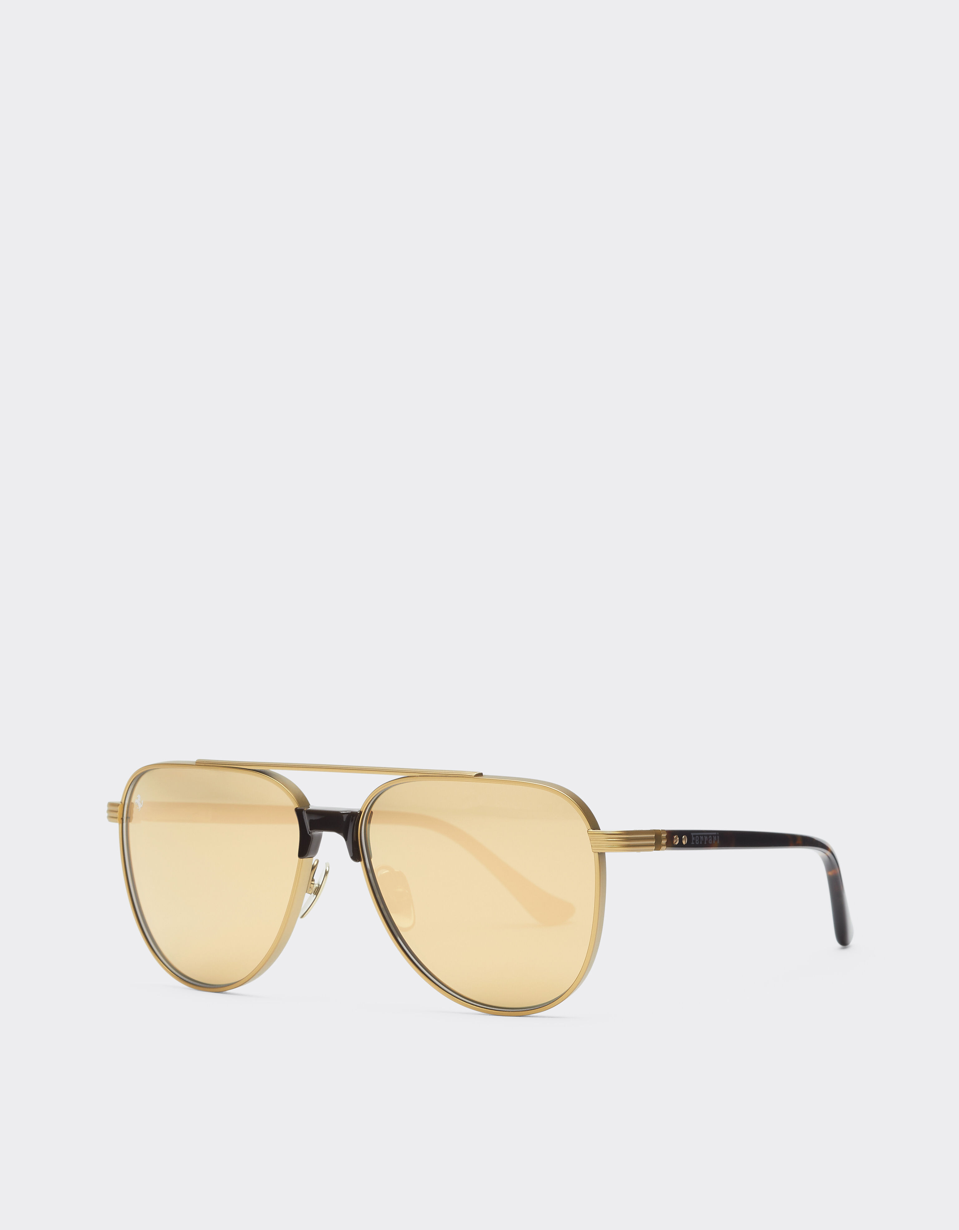 Lunettes de soleil Ferrari en titane couleur or mat et acétate avec verres jaune doré transparents miroirs Ferrari Lunettes de soleil Ferrari en titane couleur or mat et acétate avec verres jaune doré transparents miroirs Oro LA0KSf
