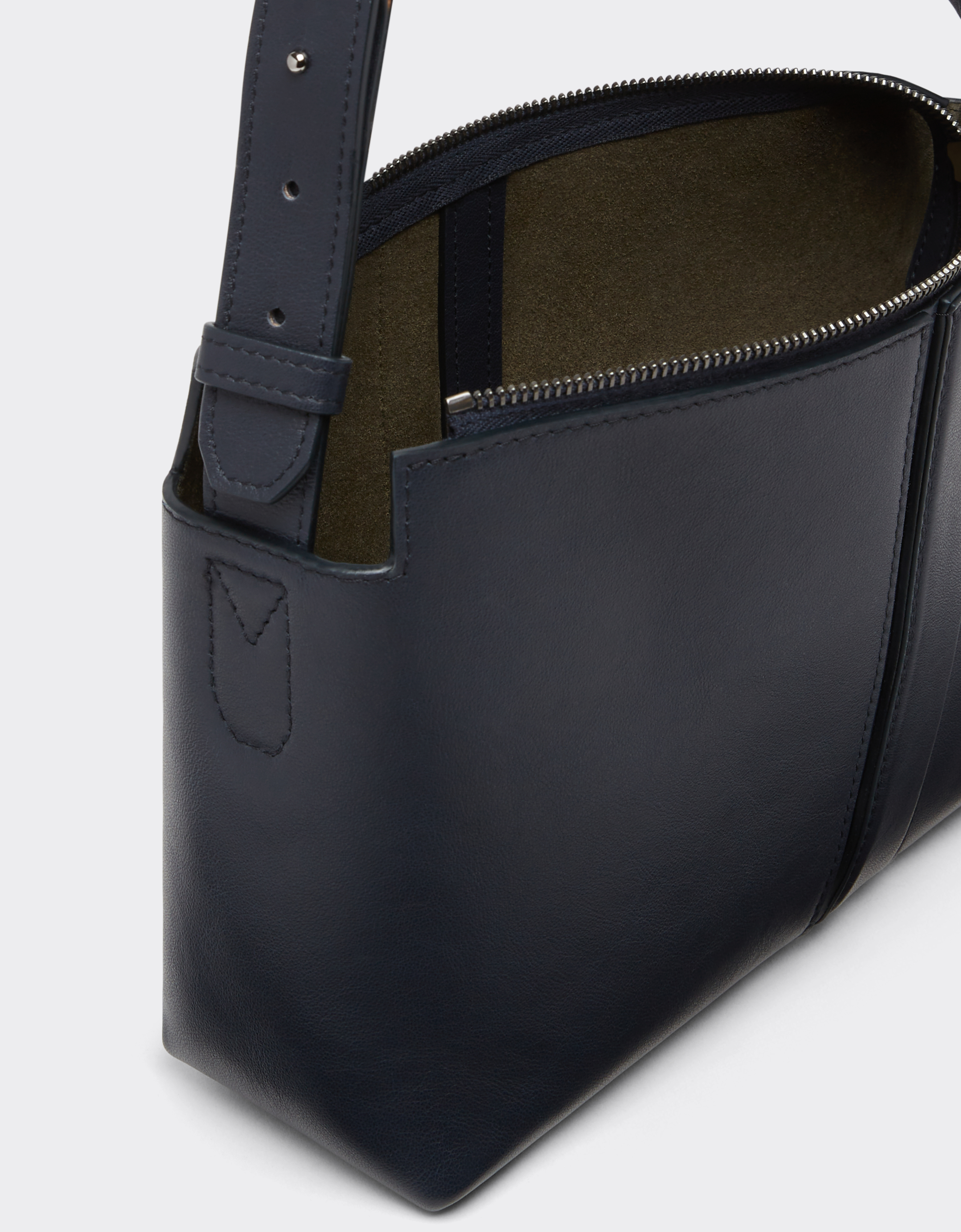Ferrari Duffle Bag In Tumbled Leather In Navy