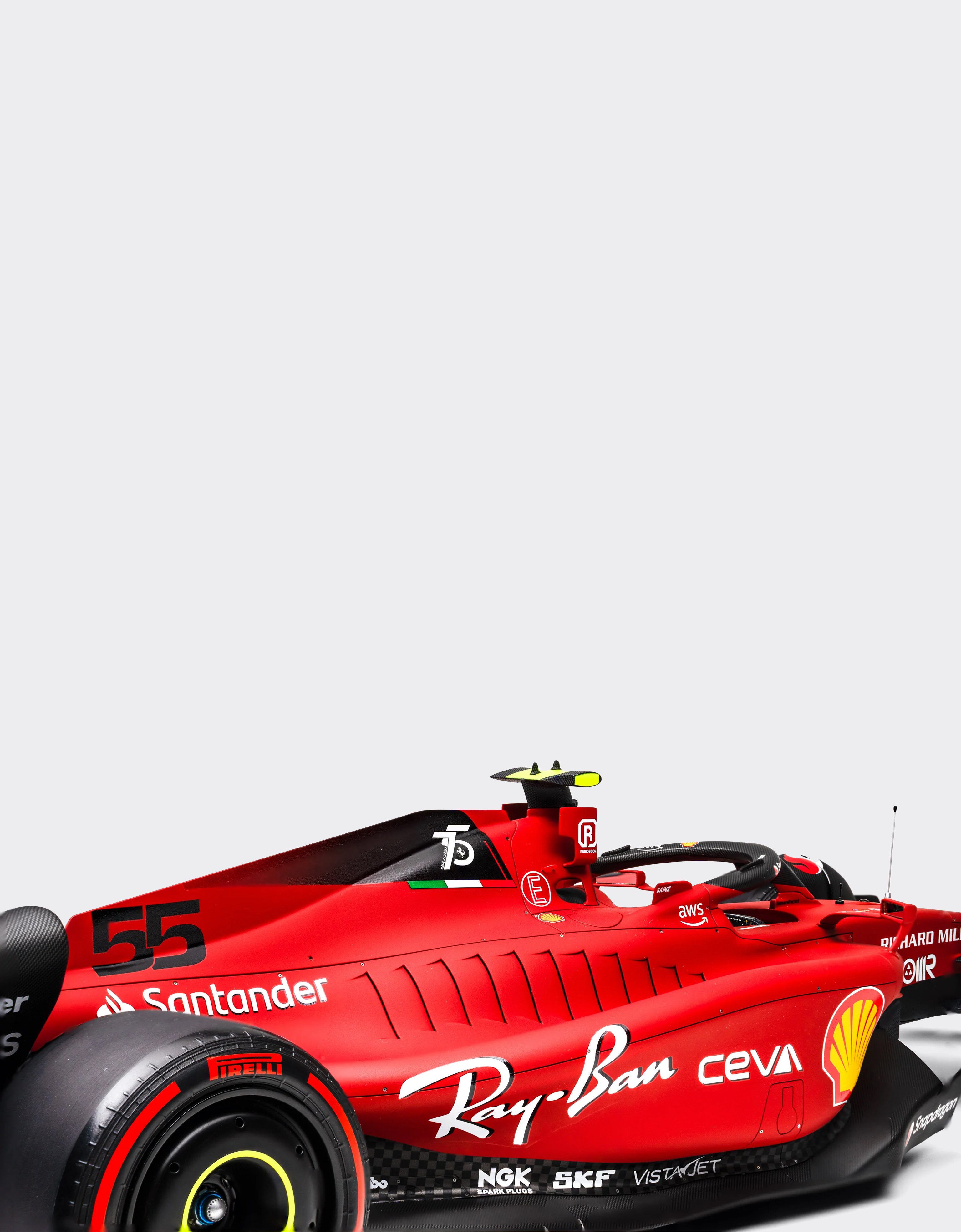  Ferrari 1:8 Scale Carlos Sainz Ferrari F1-75 Model -  F1 Models Red Os 